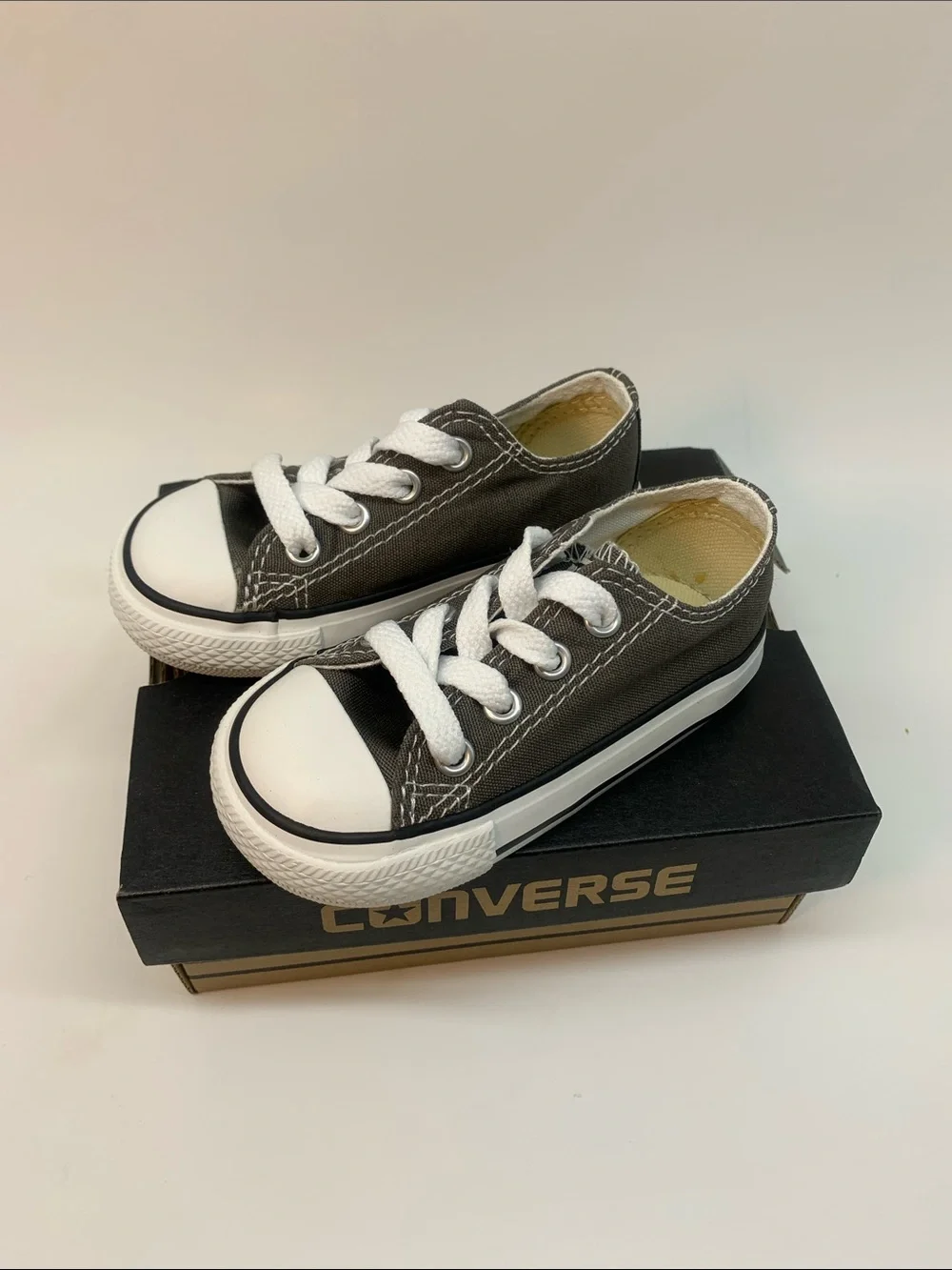 Converse Kids' Classic Baby Low-Top Canvas Sneakers in Gray Size 5